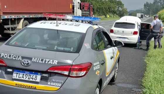  Homem é preso flagrado trafegando com carro furtado e com drogas